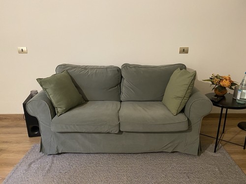 Urgente divano posti ikea - urgente!,